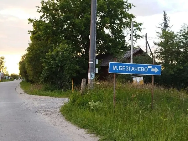 Участок, Строителей